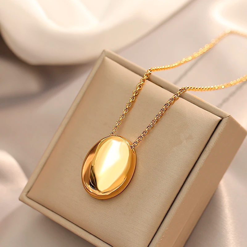 Sculpted Oval Pendant Necklace