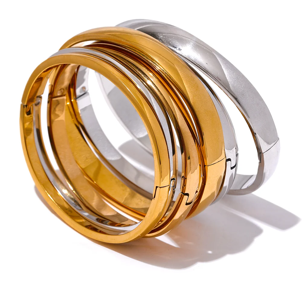Sculpted Curve Bangle