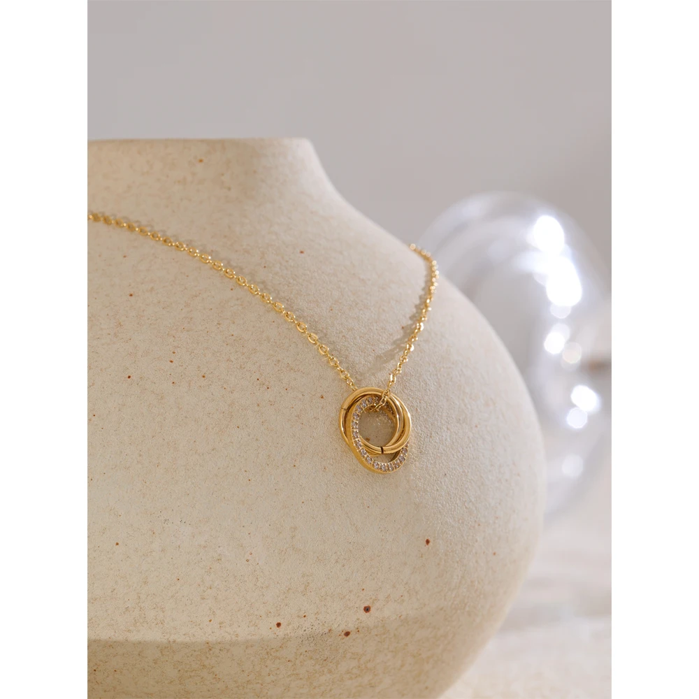 Interlocking Sparkle Circles Necklace