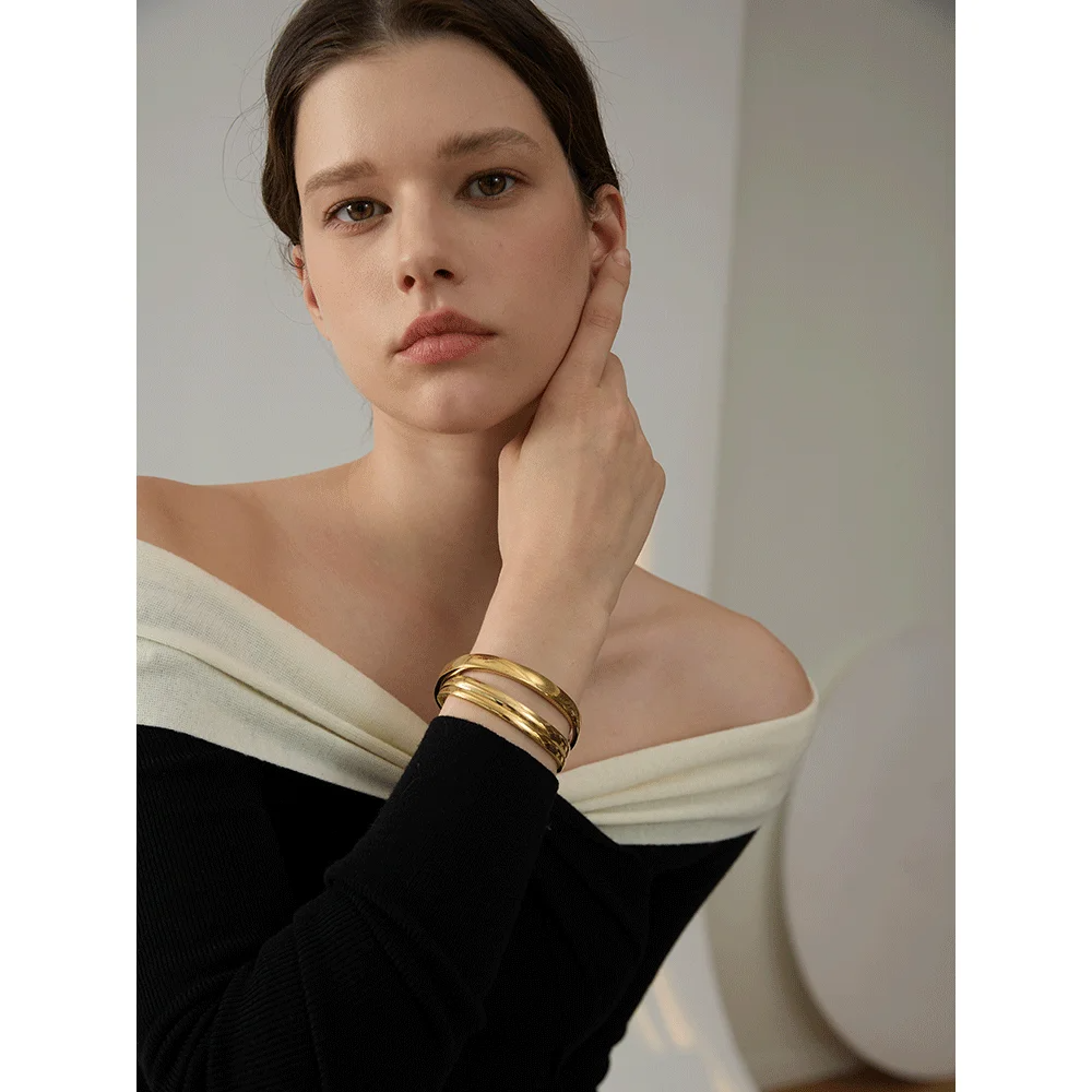 Sculpted Curve Bangle