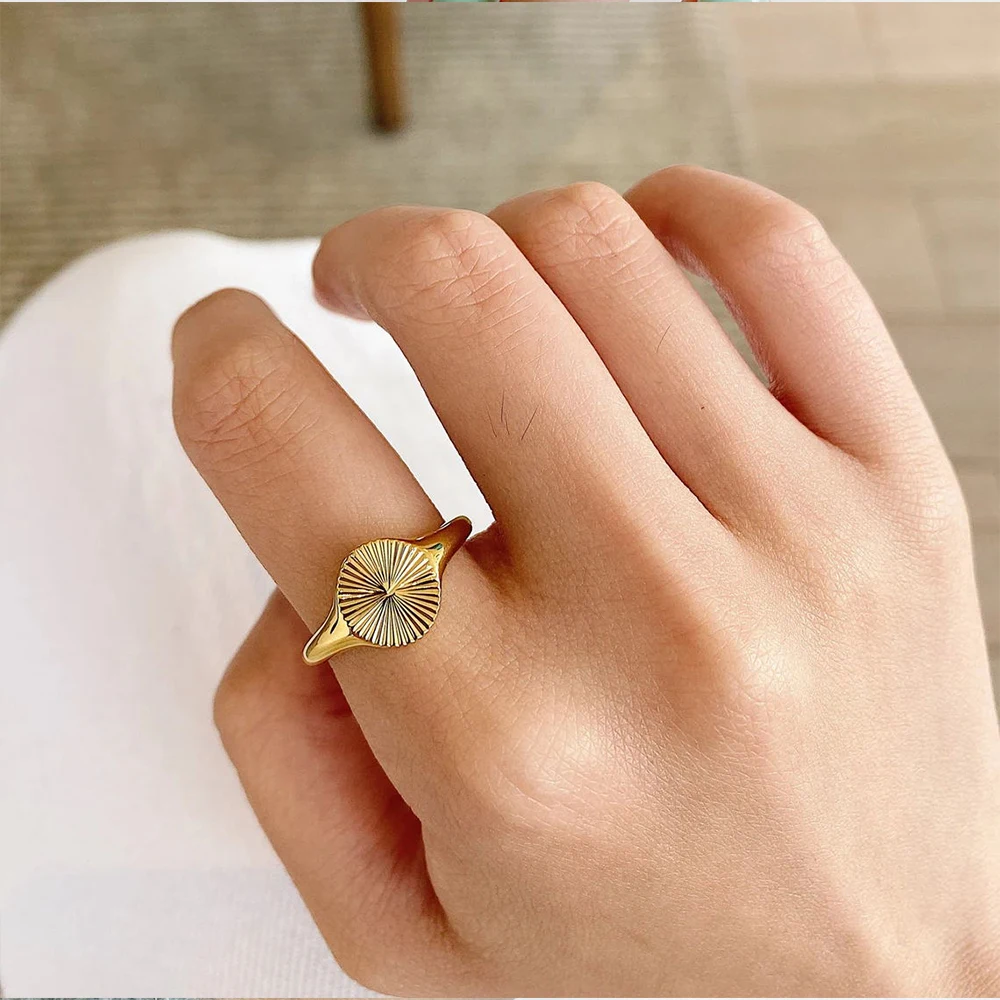 Golden Radiance Sunburst Ring