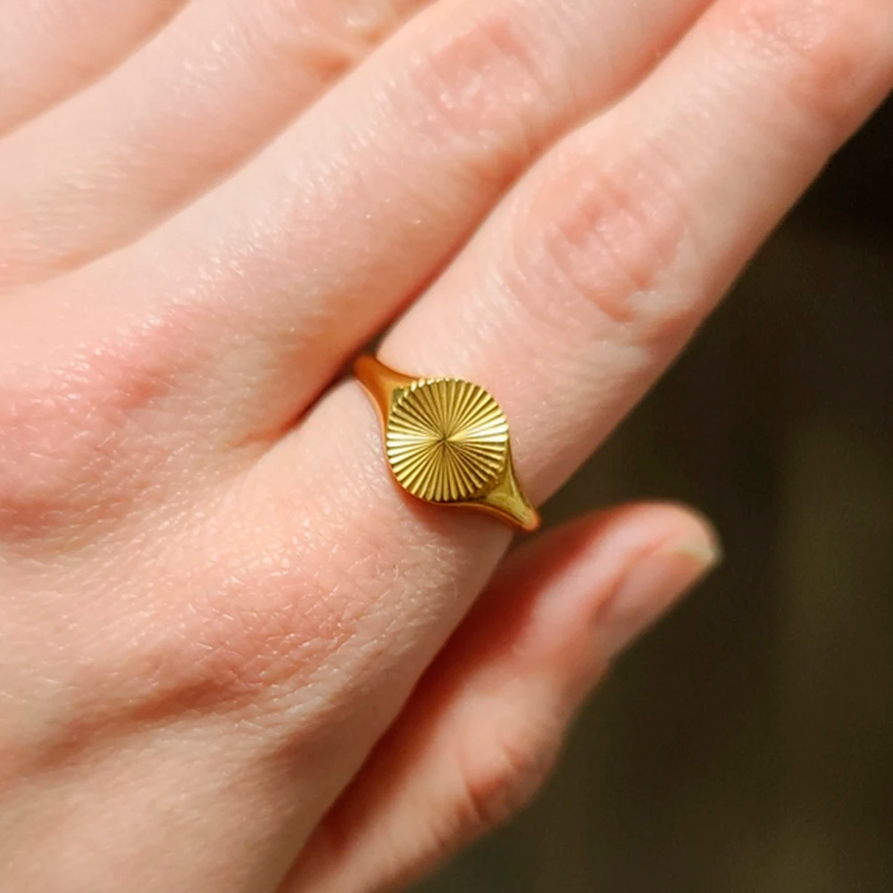 Golden Radiance Sunburst Ring