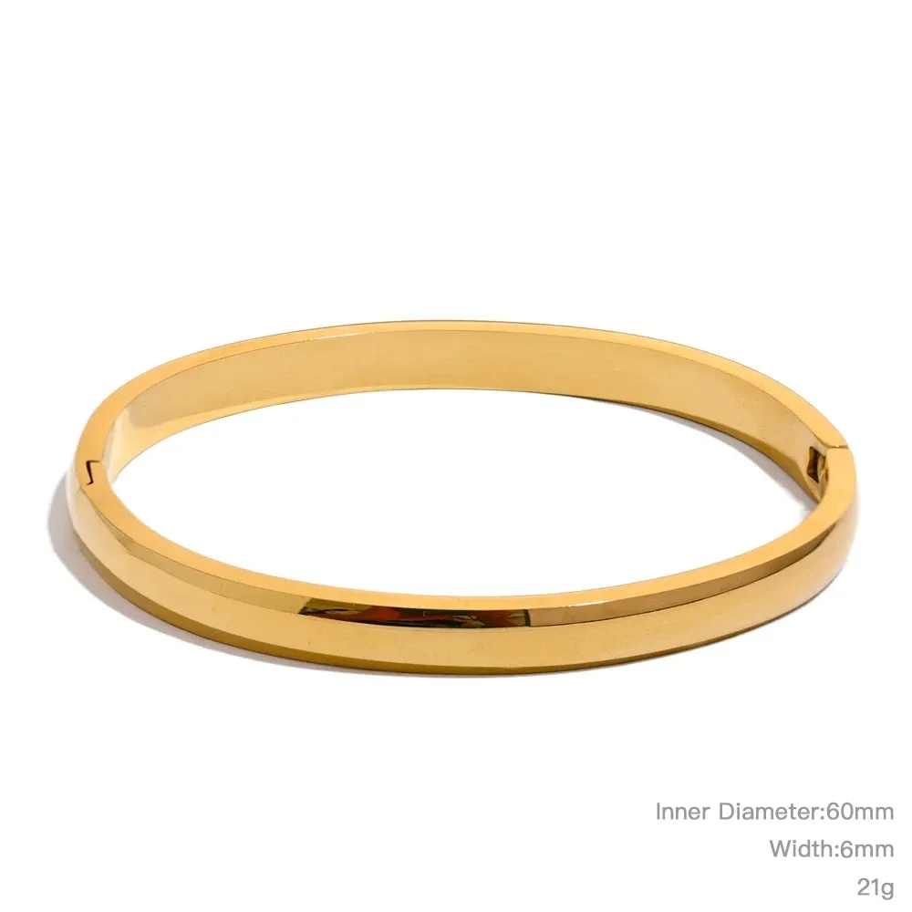 Sculpted Curve Bangle