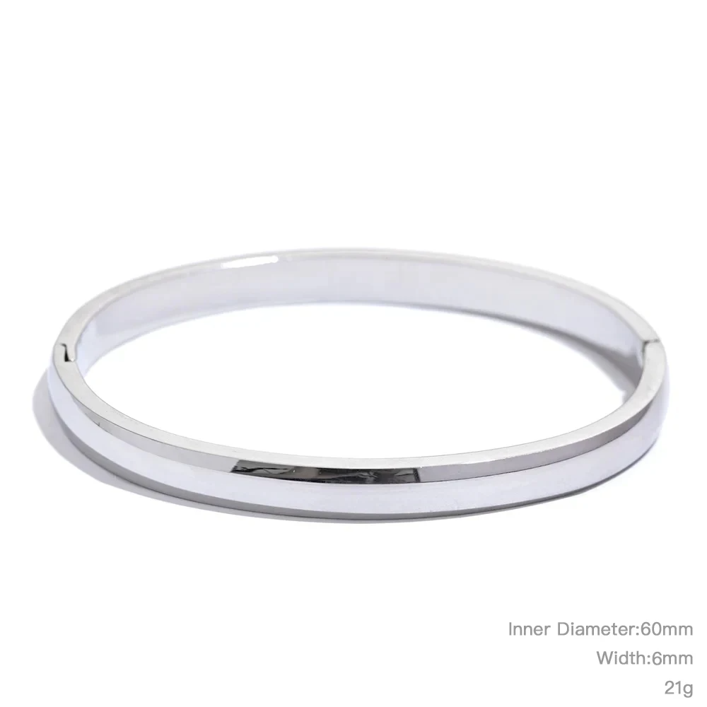 Sculpted Curve Bangle