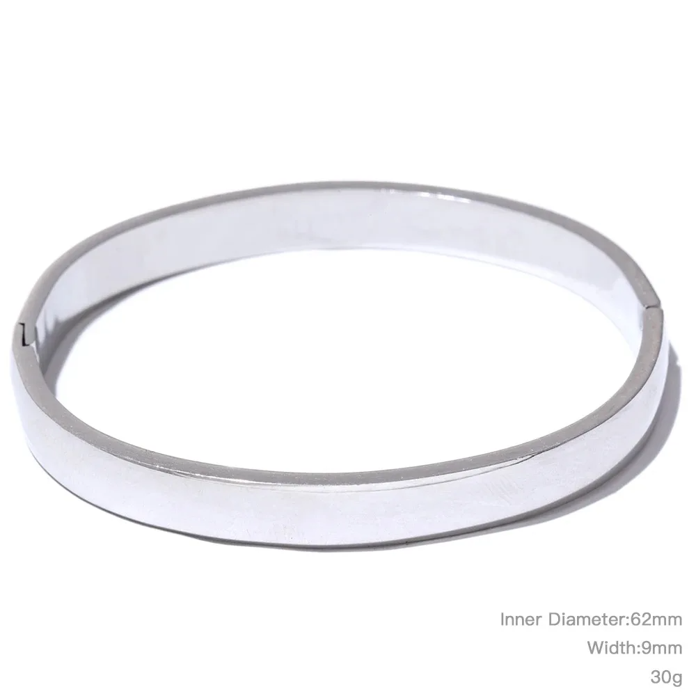Sculpted Curve Bangle