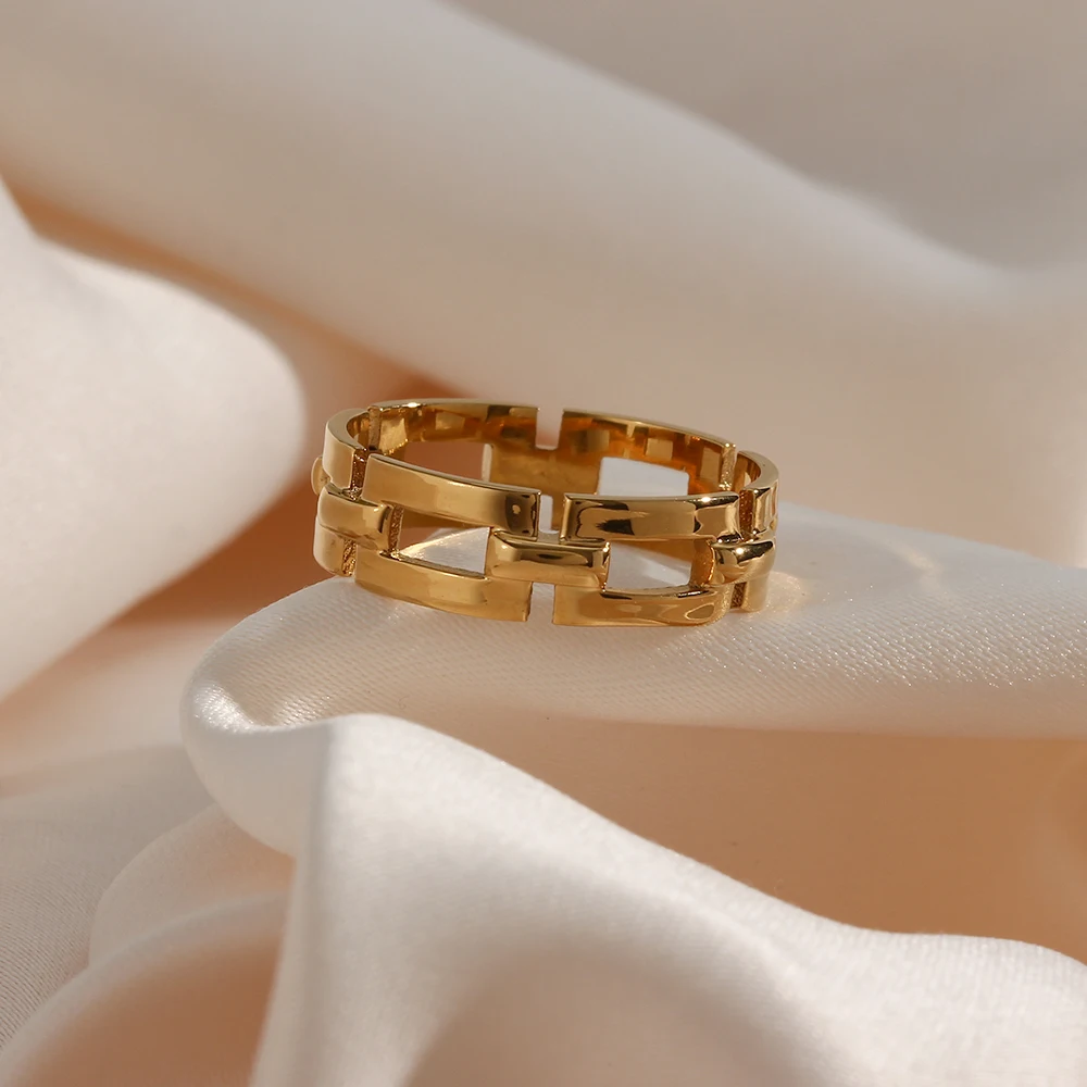 Chain Link Embrace Ring
