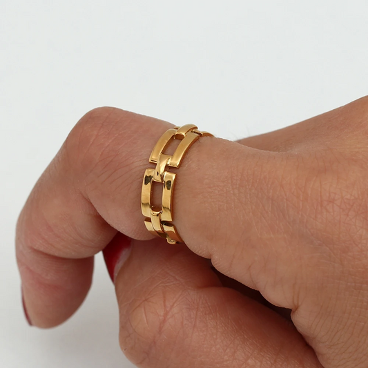 Chain Link Embrace Ring