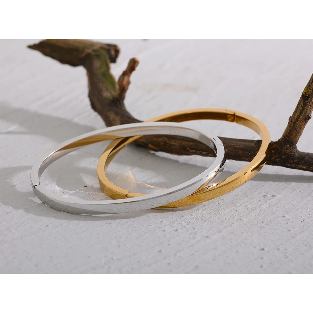Sculpted Curve Bangle