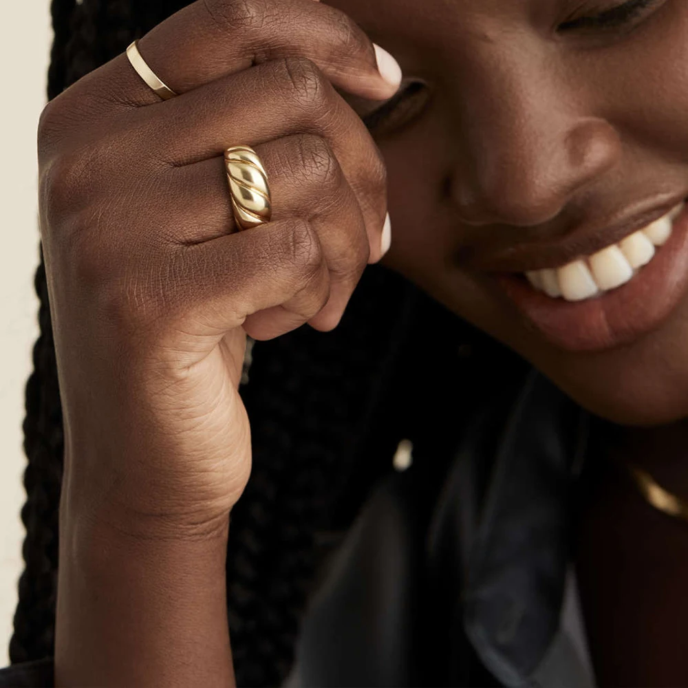 Ribbon Twist Band Ring