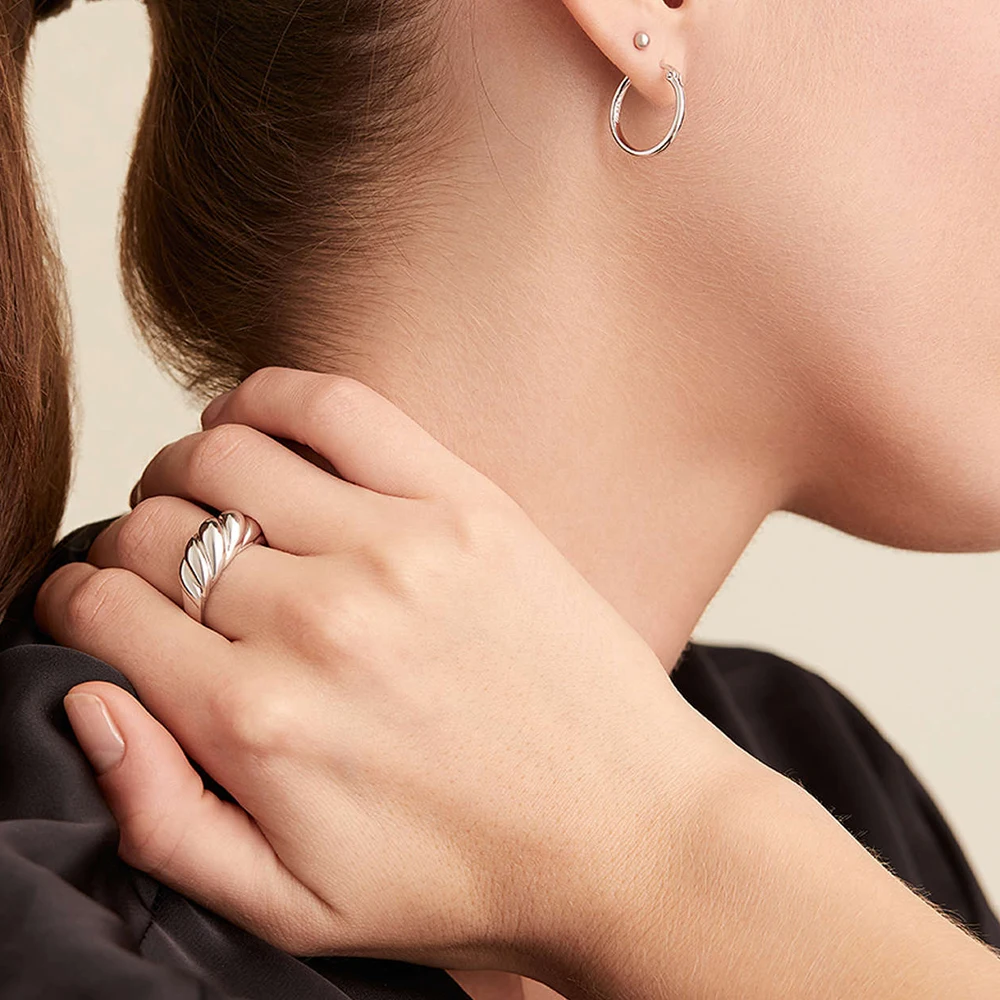 Ribbon Twist Band Ring