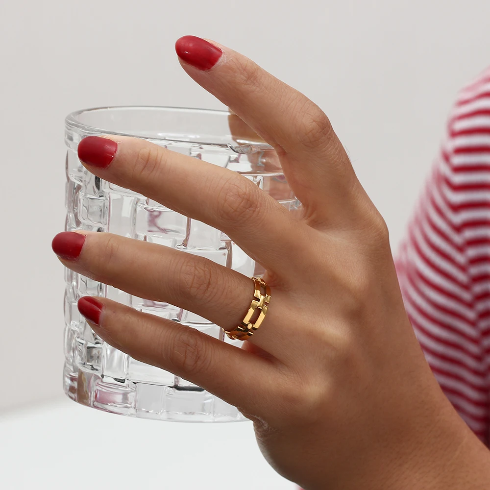 Chain Link Embrace Ring