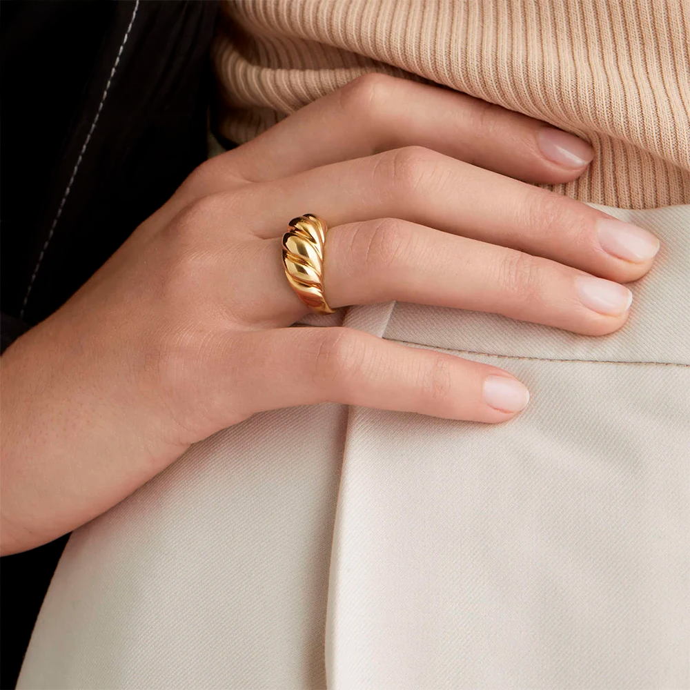 Ribbon Twist Band Ring